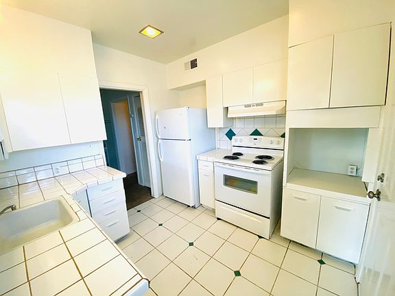 3rd image of 210 W Shields Ave