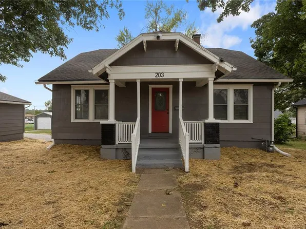 203 E 2nd St, Freeman, MO 64746