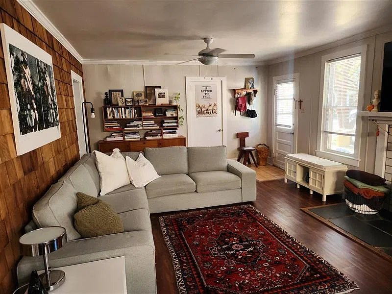2512 Fentress Ave — Photo 3