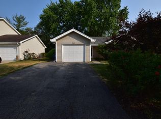 542 Springhill Cir, Naperville, IL 60563