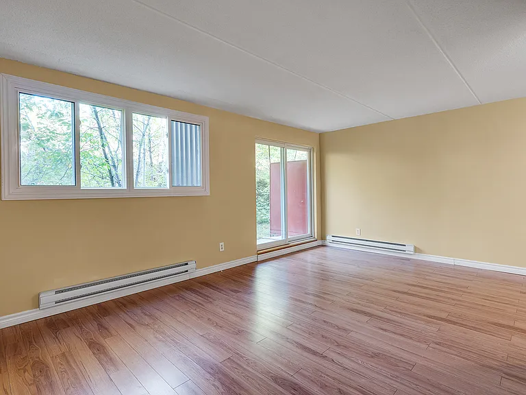 641 Cedar St N — Photo 9