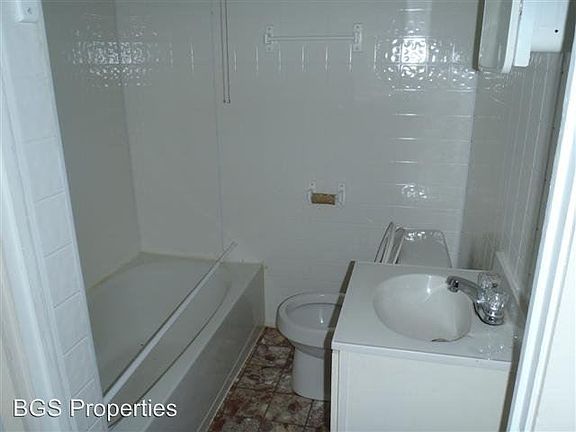 2nd image of 423 Fuller Ave