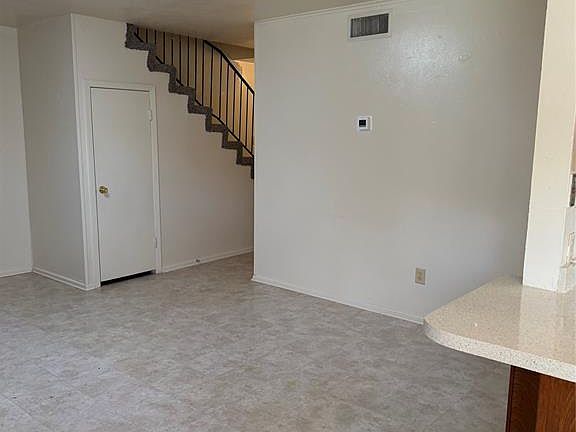 4th image of 3002 Stanford St #B