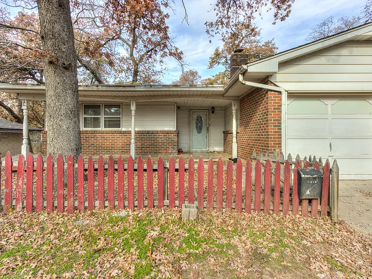 7109 NW 6th St — Photo 3