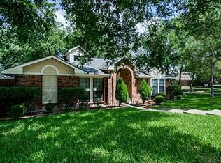 301 Country View Ln, Garland, TX 75043