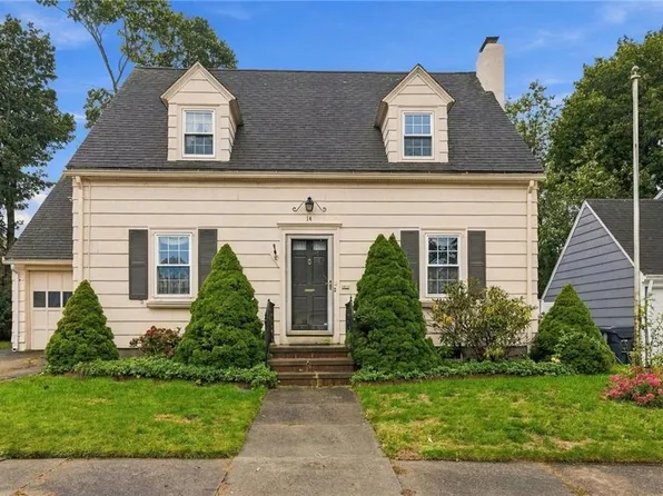 14 Englewood Ln, Warwick, RI 02888