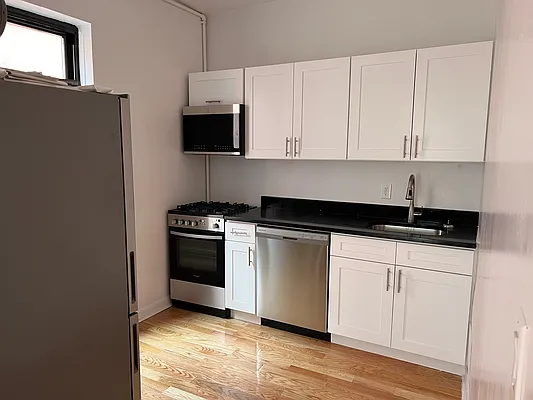 Rented by CITY SKYLINE REALTY INC | media 15