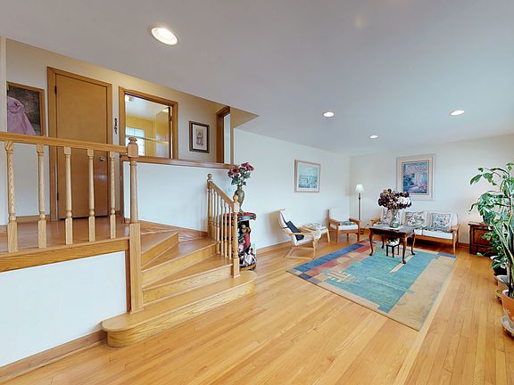 4th image of 6860 W Oakton Ct