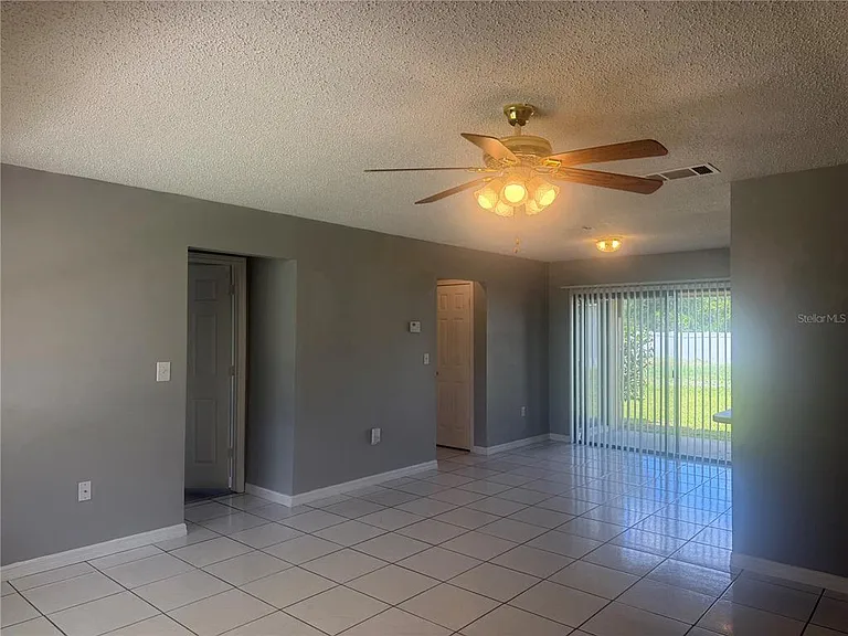 627 Bittern Ct #B — Photo 4
