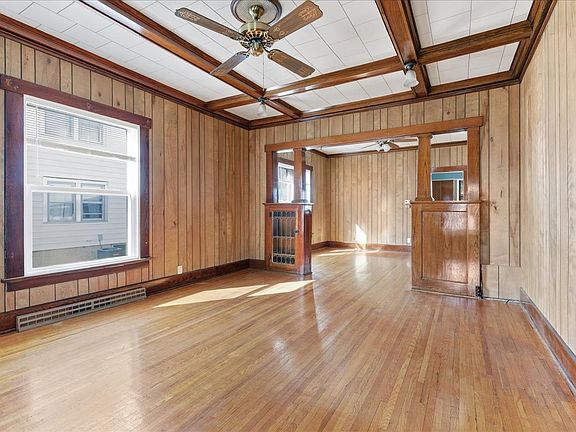 5th image of 404 E Ash St