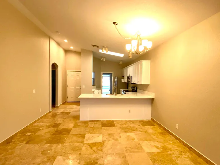62 S Valencia Pl — Photo 3