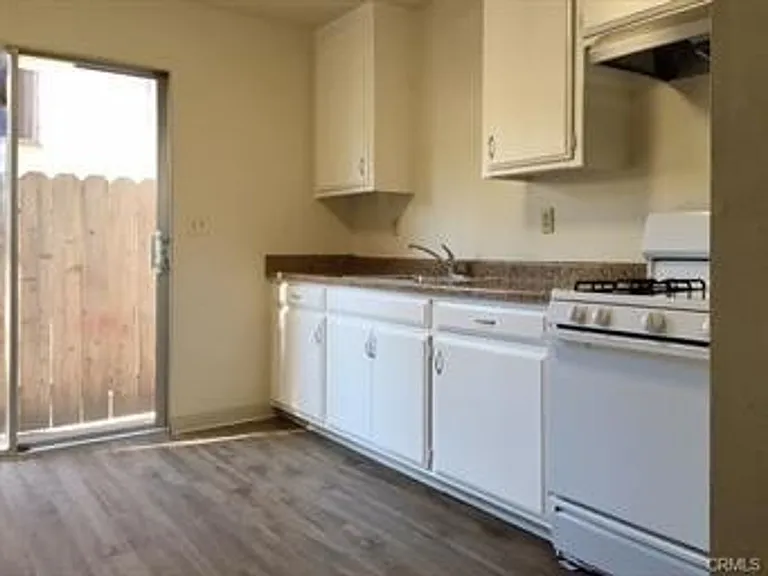 1072 Chestnut St — Photo 3