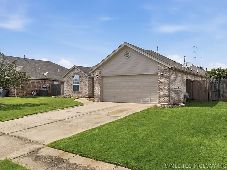1217 W 117th Ct S — Photo 2