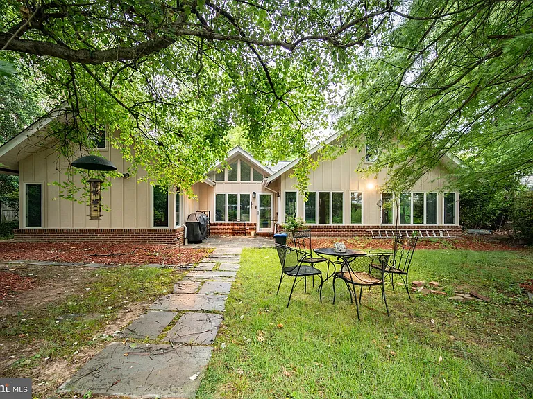 8023 Washington Ave — Photo 47