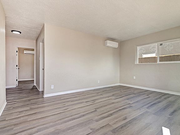 5th image of 2437 Alvarado Dr NE