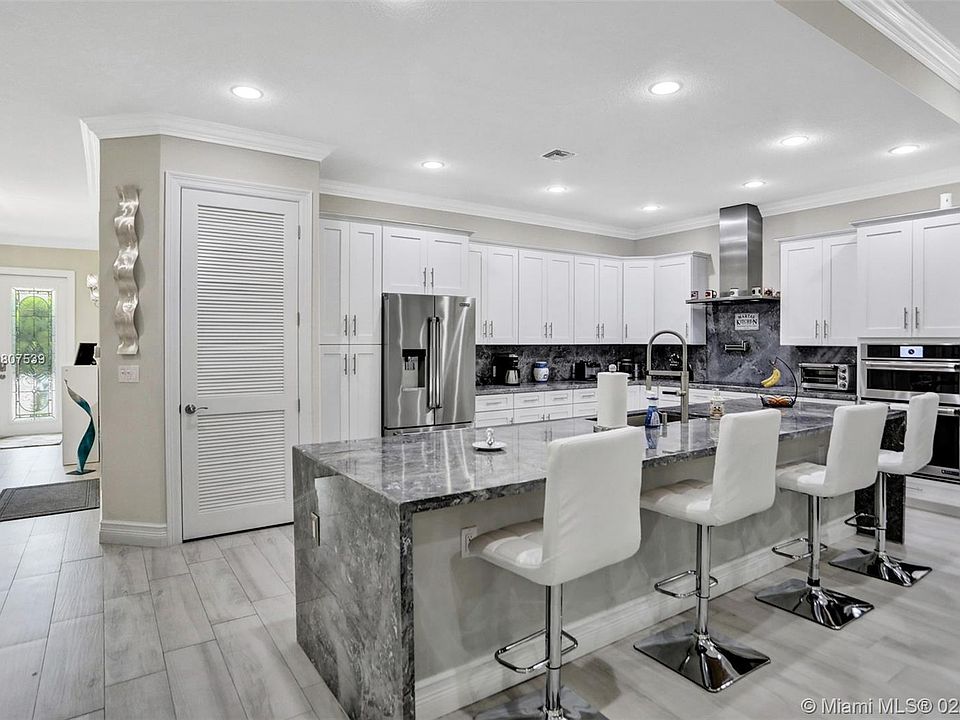 1st image of 5856 SW 39th Way