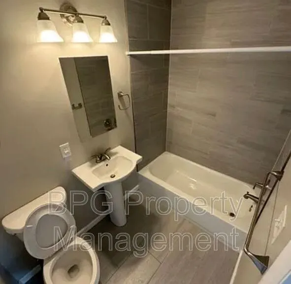 139 Green St #12 — Photo 4