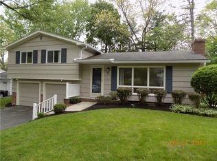 81 Burrows Hills Dr, Rochester, NY 14625