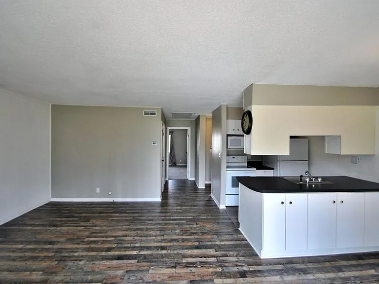 65 Wilshire Heights Dr — Photo 3