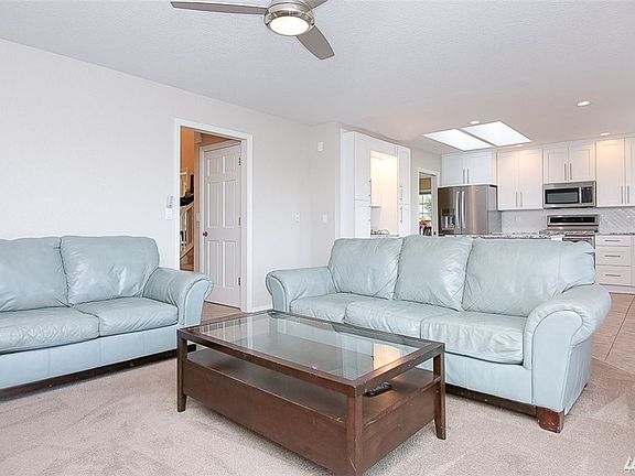 5th image of 1003 Surrey Trace Dr SE