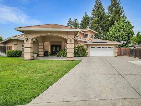 4th image of 1945 Foxtail Ct