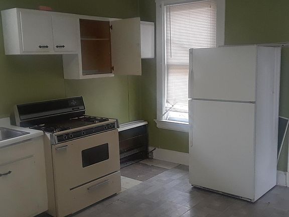 3rd image of 742 Delhi Ave