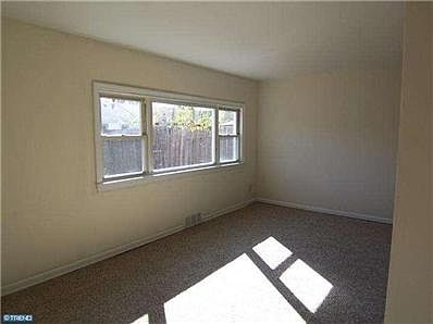 5th image of 8 S Cannon Dr