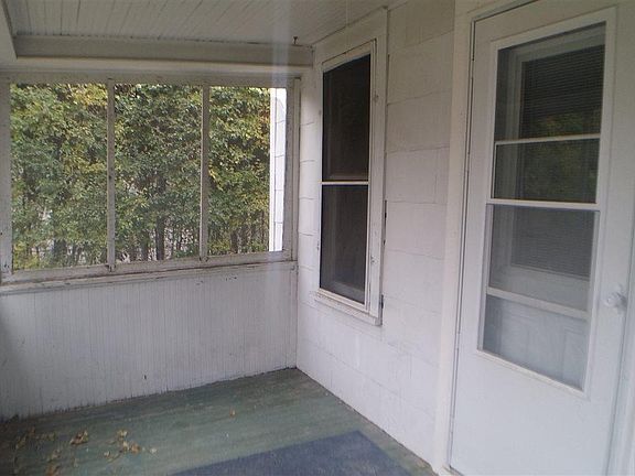 2nd image of 913 Coburn Ave