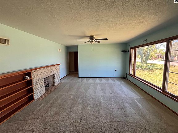 5th image of 803 W Grand Ave