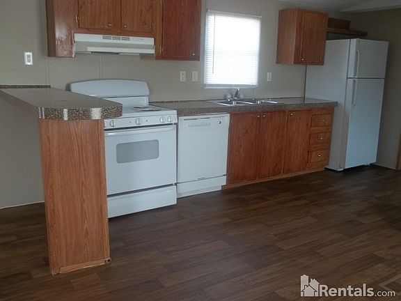 3rd image of 1204 Swan Dr