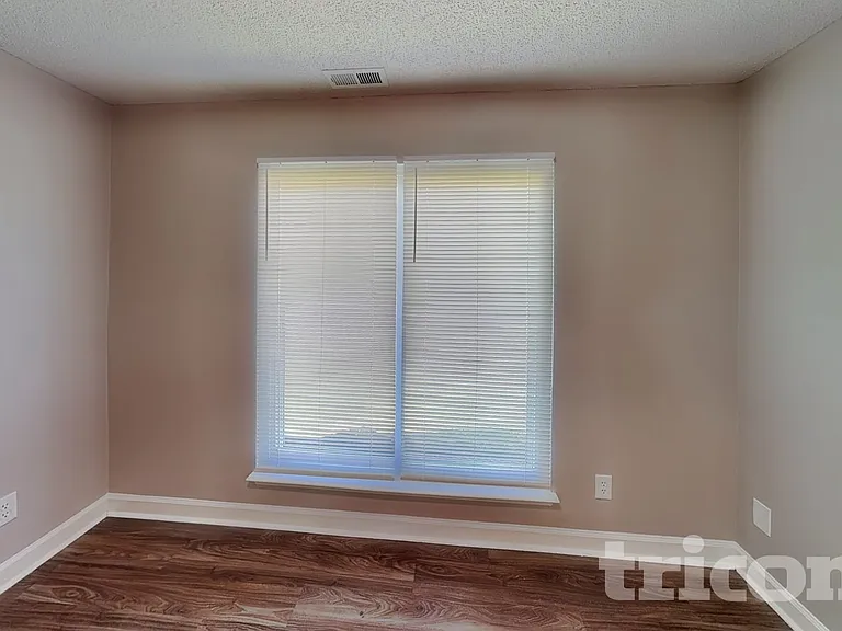 809 Valley Creek Dr — Photo 8