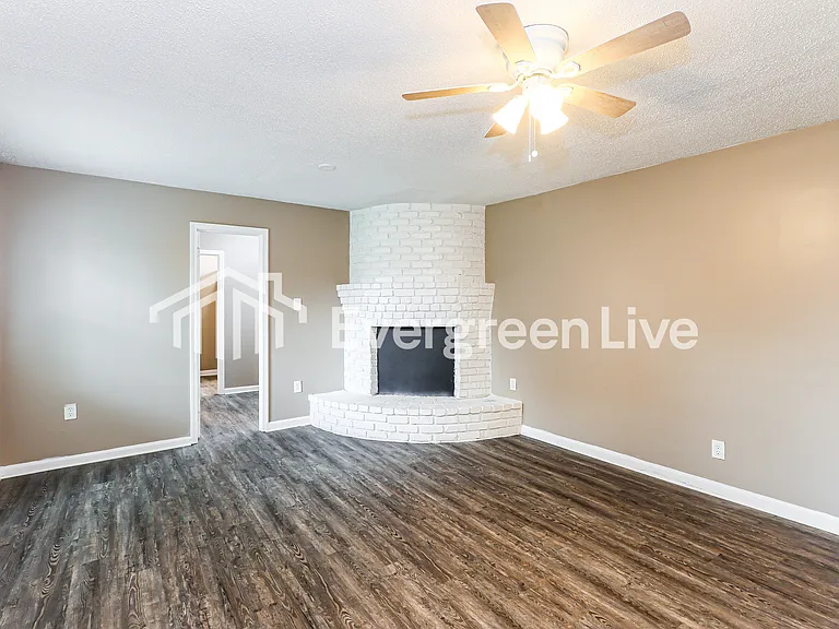 2013 Garr Dr — Photo 3