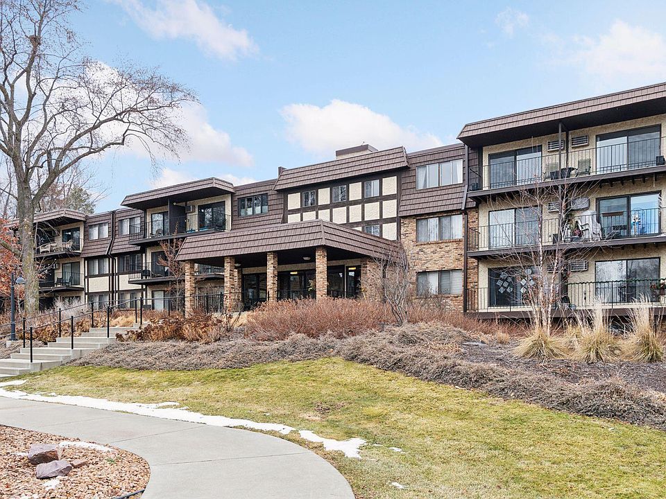 1st image of 205 Barry Ave S APT 303