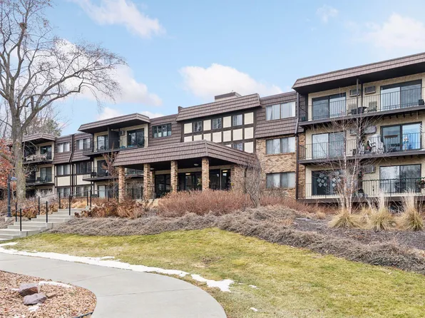 205 Barry Ave S APT 303, Wayzata, MN 55391