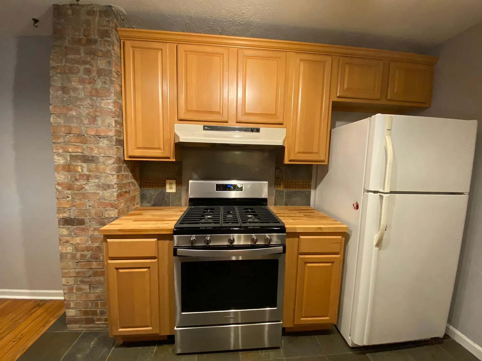 3 bed, 1100 sqft, $1,600 — Photo 3