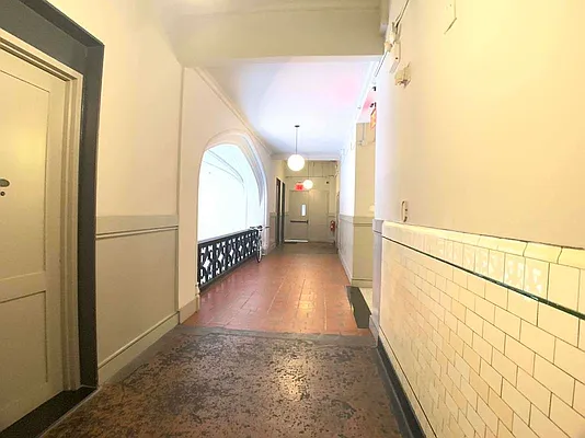 Rented by Tapiro Realty | media 19