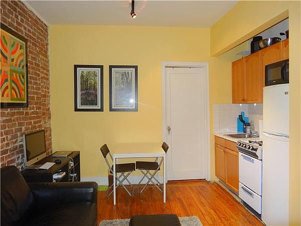 2nd image of 1515 Lexington Ave APT 2A