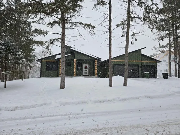 707 Shryer Ave W, Roseville, MN 55113