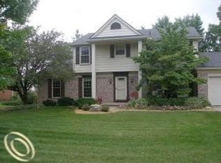 1834 Spring Grove Rd, Bloomfield Hills, MI 48304