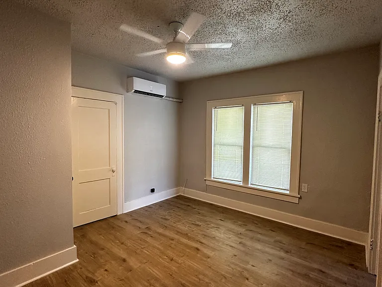 1412 E 10th St #1412 — Photo 8