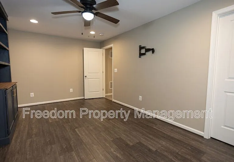 2425 Morgans Point Dr — Photo 69