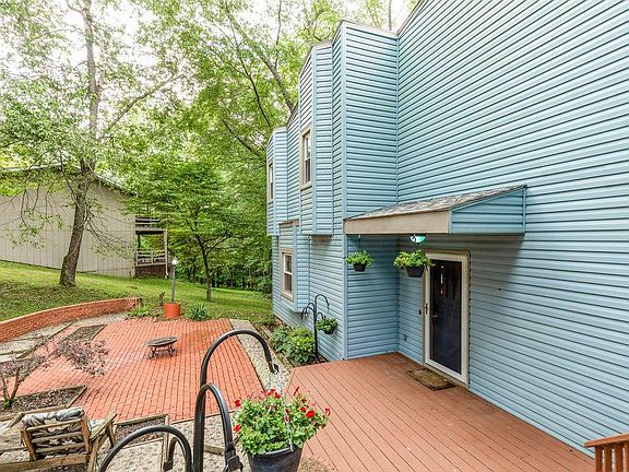 5th image of 399 Spruce Dr NE