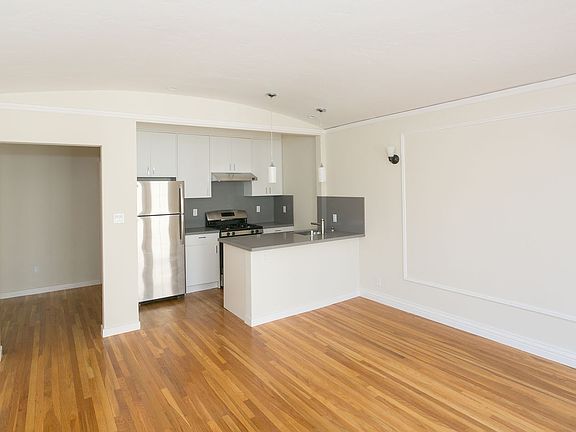 3rd image of 3820 Scott St #203