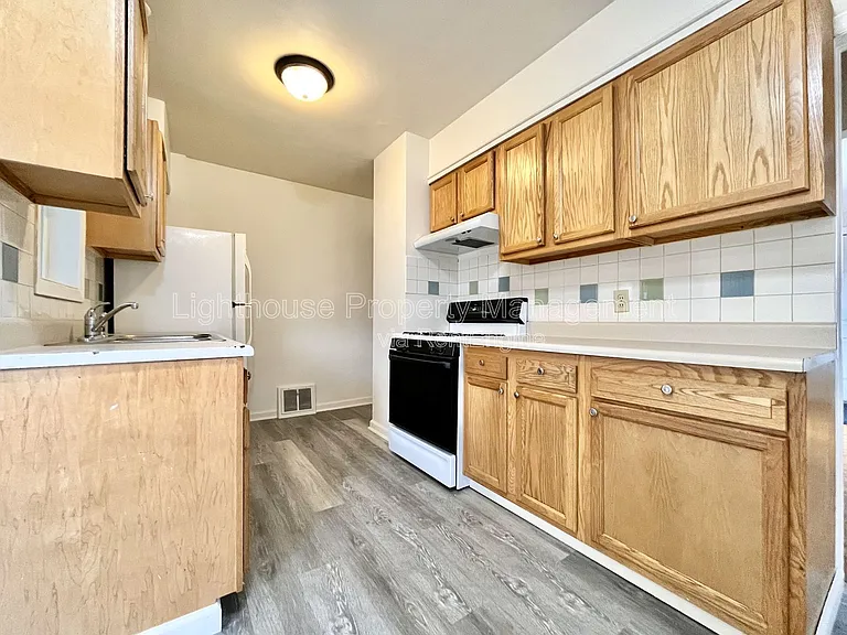 1656 Fremont Ave NW — Photo 7