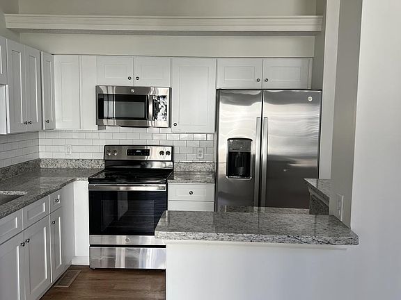 Full kitchen with upgraded appliances