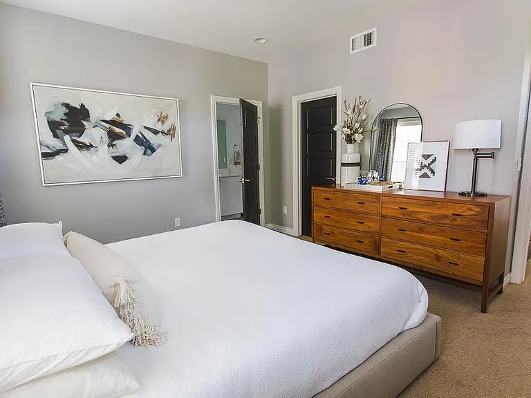 1331 Jackson St — Photo 11