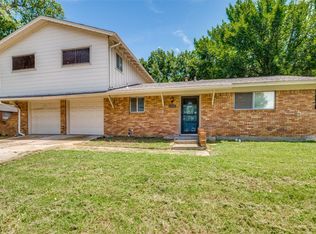 1216 Desiree Ln, Hurst, TX 76053