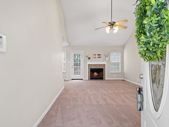 4th image of 3875 Mackenzie Dr