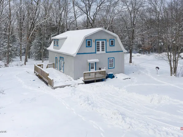 863 E Drexel Blvd, Twin Lake, MI 49457