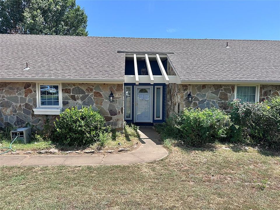 2nd image of 1 Oakridge Dr